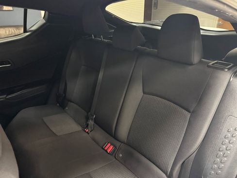 Used 2018 Toyota C-HR XLE image 39