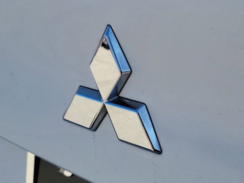 Used 2025 Mitsubishi Outlander SE image 9