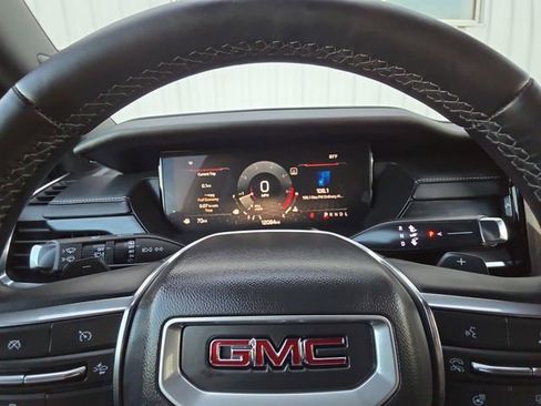 Used 2025 GMC Acadia Elevation image 25