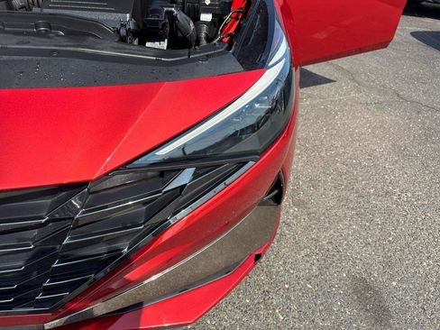 Used 2021 Hyundai Elantra Limited image 13