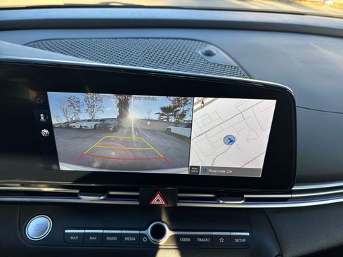 Used 2025 Hyundai Elantra Limited image 17