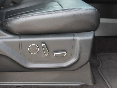 Used 2019 Ford Expedition Limited w/ Equipment Group 301A AWD/4WD image 14