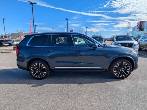 Used 2025 Volvo XC90 B6 Plus image 2