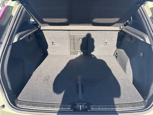 Certified 2025 Volvo XC40 B5 Plus image 42