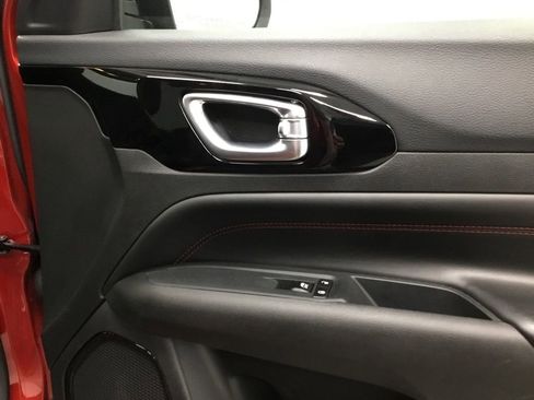 Used 2025 Jeep Compass Trailhawk AWD/4WD image 22