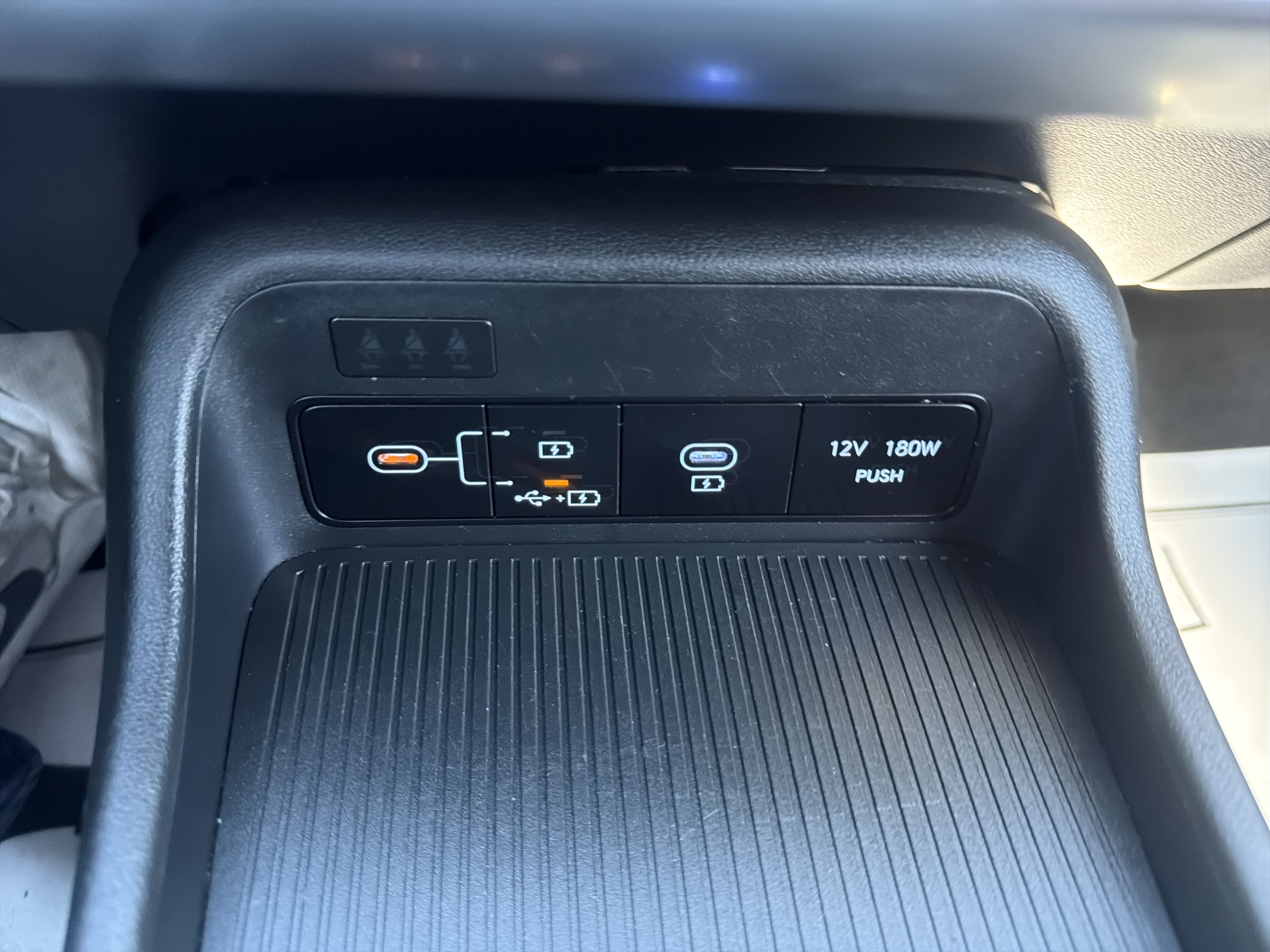 Used 2025 Hyundai Kona SEL FWD image 29
