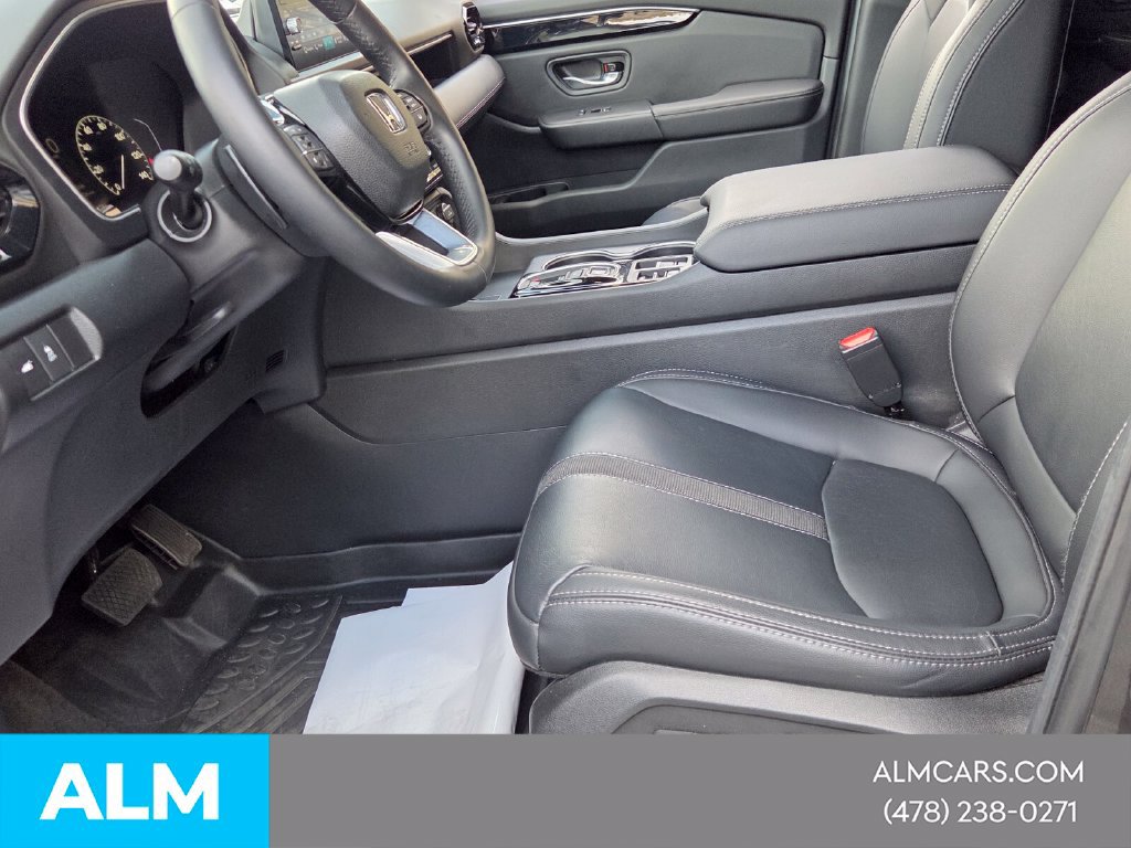 Used 2025 Honda Pilot Touring image 4