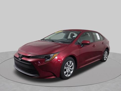 Used 2024 Toyota Corolla LE FWD image 2