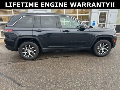 Used 2024 Jeep Grand Cherokee Limited image 8