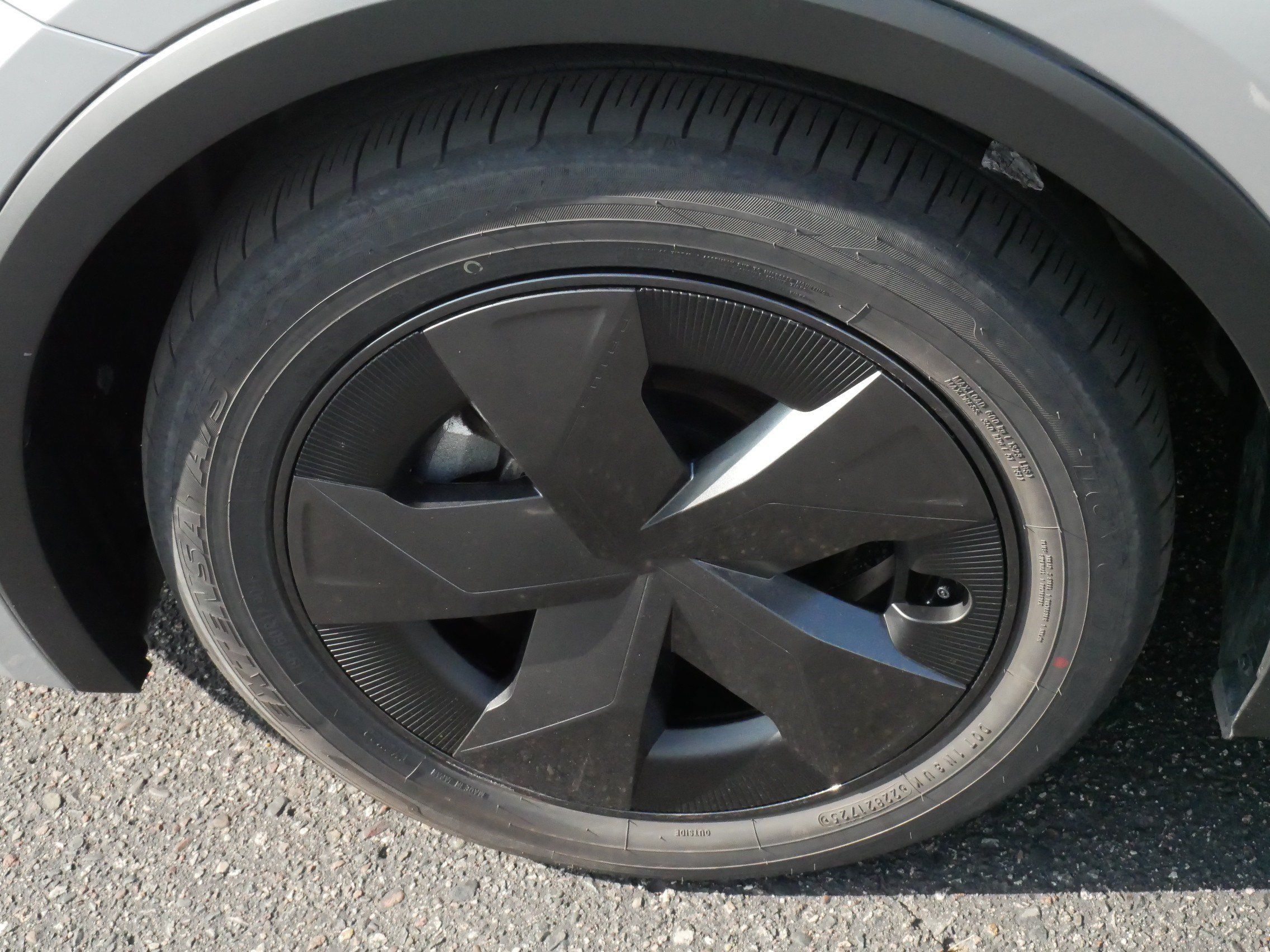 Certified 2025 Toyota Prius LE FWD image 15