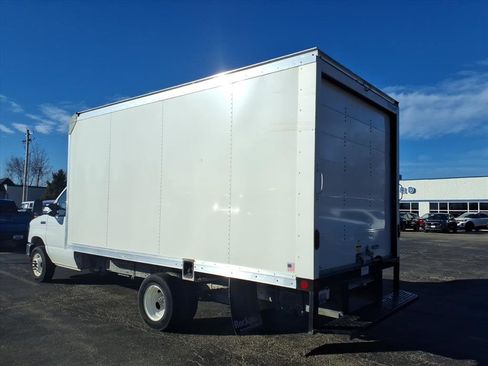 Used 2024 Ford E-450 and Econoline 450 Super Duty w/ Power Windows & Locks Group image 9
