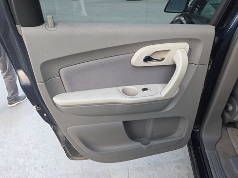 Used 2011 Chevrolet Traverse LS image 29