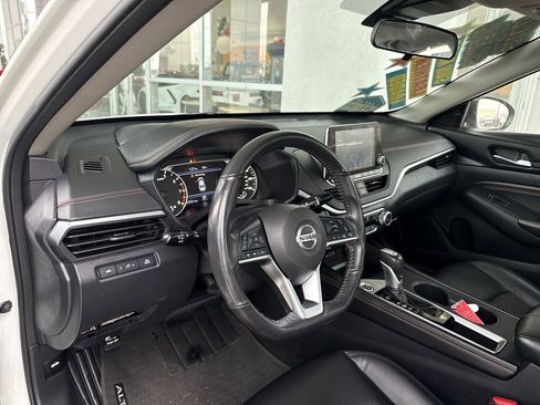 Used 2022 Nissan Altima 2.5 SR w/ Midnight Edition Package image 9