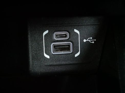 Used 2023 Jeep Compass Limited image 29