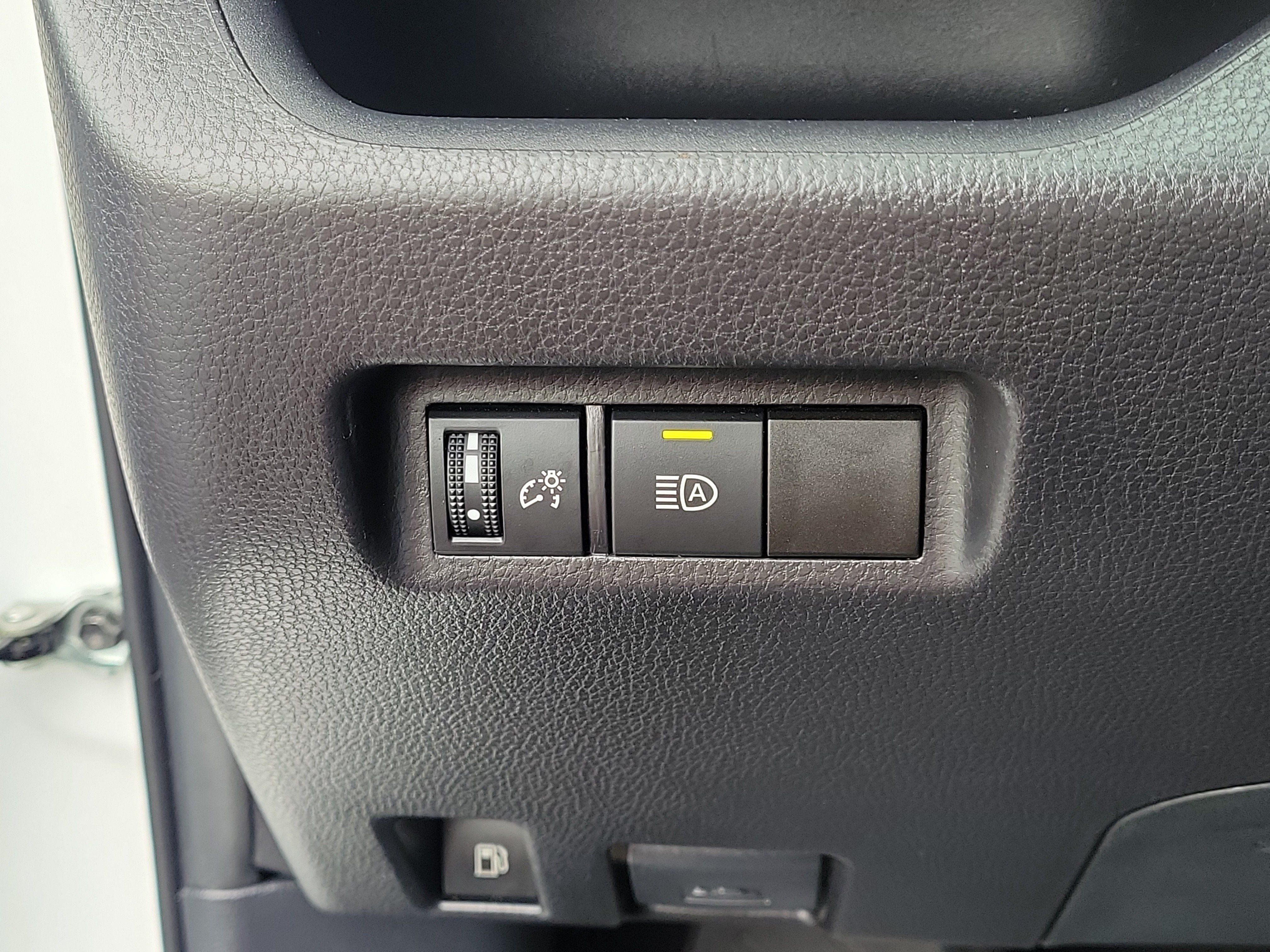 Used 2025 Toyota RAV4 LE AWD/4WD image 30