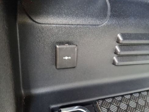 Used 2021 Land Rover Defender 90 First Edition AWD/4WD image 29