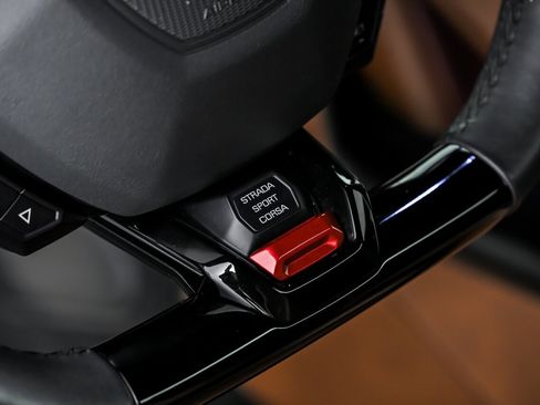 Used 2020 Lamborghini Huracan EVO image 27