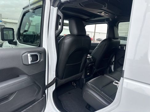 Used 2023 Jeep Wrangler Altitude image 22