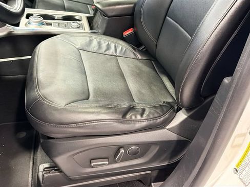 Used 2020 Ford Explorer Limited AWD/4WD image 19