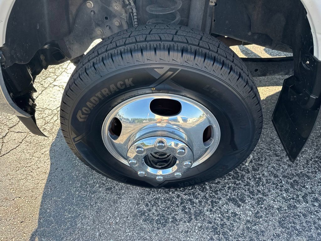 Used 2019 Ford F350 Lariat w/ Chrome Package AWD/4WD image 9