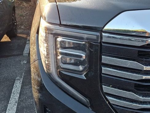 Used 2025 GMC Sierra 1500 SLT AWD/4WD image 5