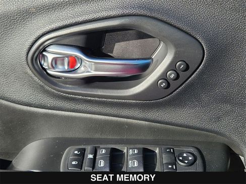 Used 2020 Jeep Cherokee Limited image 15