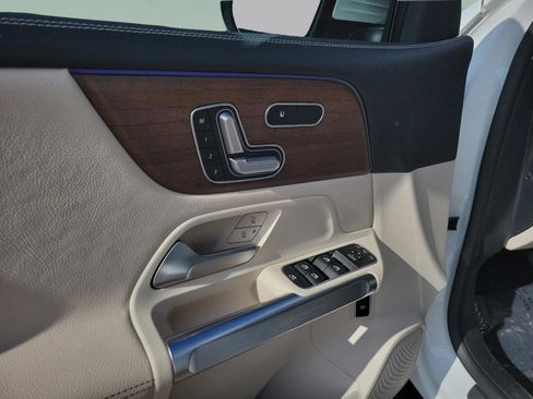 Used 2023 Mercedes-Benz GLB 250 4MATIC image 14