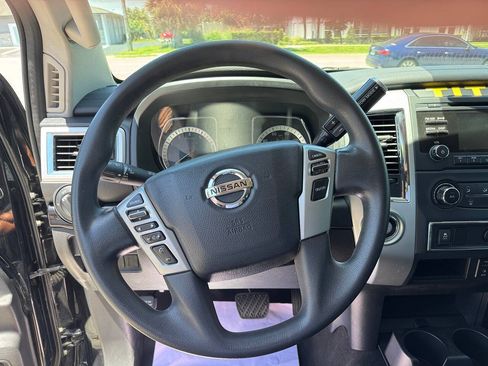 Used 2017 Nissan Titan SV RWD image 14