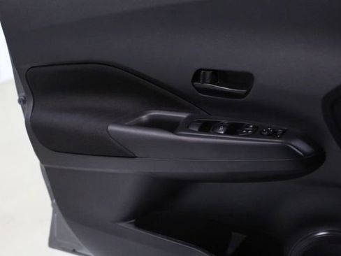 Certified 2025 Nissan Kicks Play S image 11