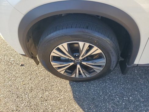 Used 2023 Nissan Rogue SV w/ SV Premium B Package image 5