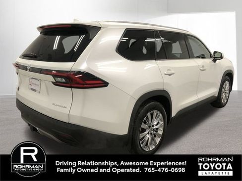 Used 2025 Toyota Grand Highlander AWD image 6