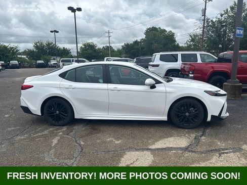 Used 2025 Toyota Camry SE FWD image 2