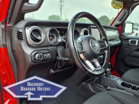 Used 2022 Jeep Gladiator Overland w/ Cold Weather Group image 18