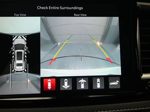 Used 2024 Chrysler Pacifica Limited FWD image 24