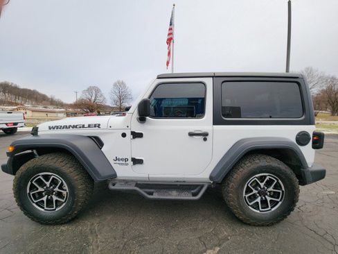 Used 2018 Jeep Wrangler Sport image 2