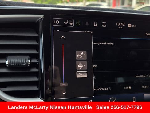 Used 2023 Chrysler Pacifica Touring-L FWD image 23