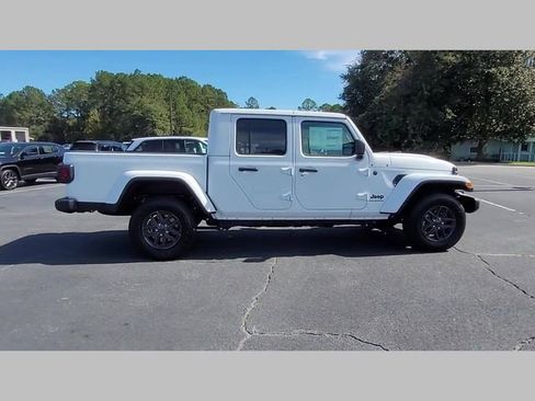 New 2025 Jeep Gladiator Sport image 36