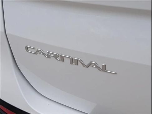 Used 2024 Kia Carnival SX Prestige FWD image 18