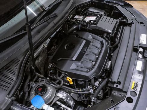 Used 2018 Volkswagen Tiguan SEL FWD image 35