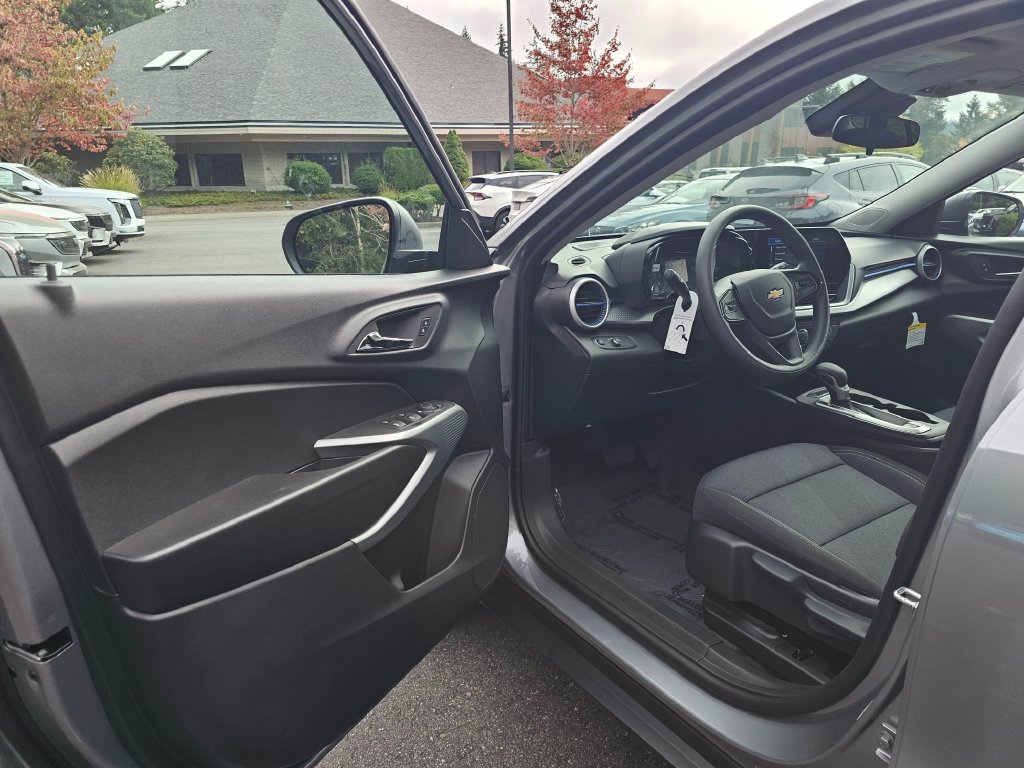 New 2026 Chevrolet Trax LS FWD image 22