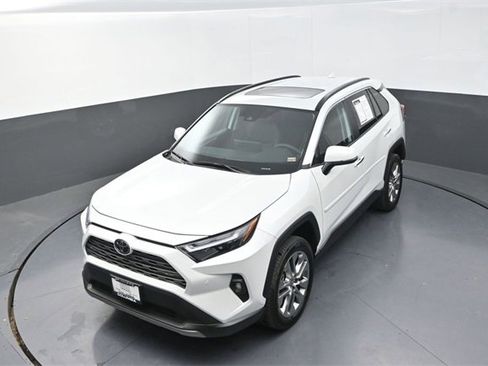 Used 2025 Toyota RAV4 Limited image 11