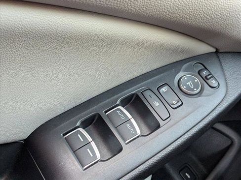 Used 2019 Honda Accord EX image 14