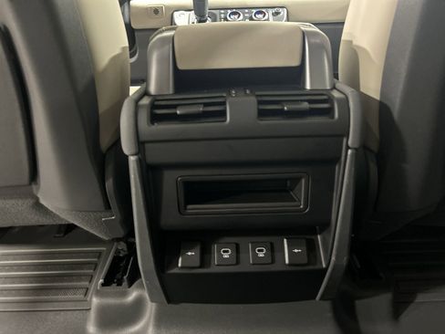Used 2022 Land Rover Defender 110 S image 22