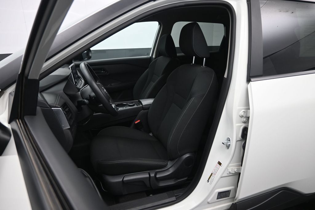 Used 2024 Nissan Rogue S AWD/4WD image 23