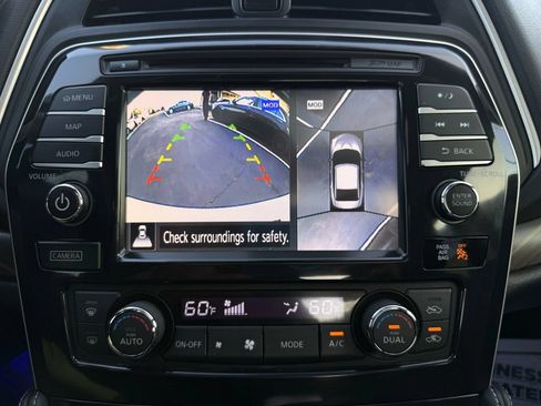 Used 2016 Nissan Maxima Platinum w/ Interior Lighting Package FWD image 32