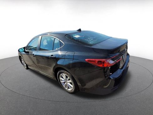 Used 2025 Toyota Camry LE image 5