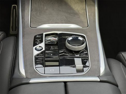 Used 2025 BMW X5 xDrive50e w/ Executive Package image 13