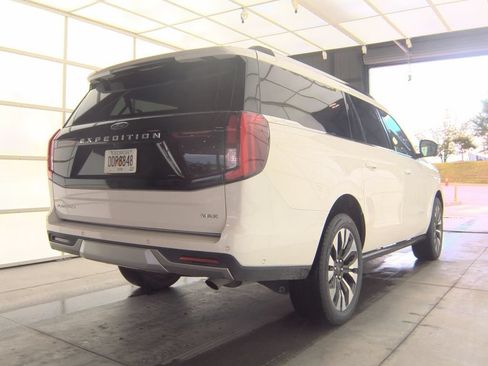 Used 2025 Ford Expedition Max Platinum w/ Driver's Package AWD/4WD image 4