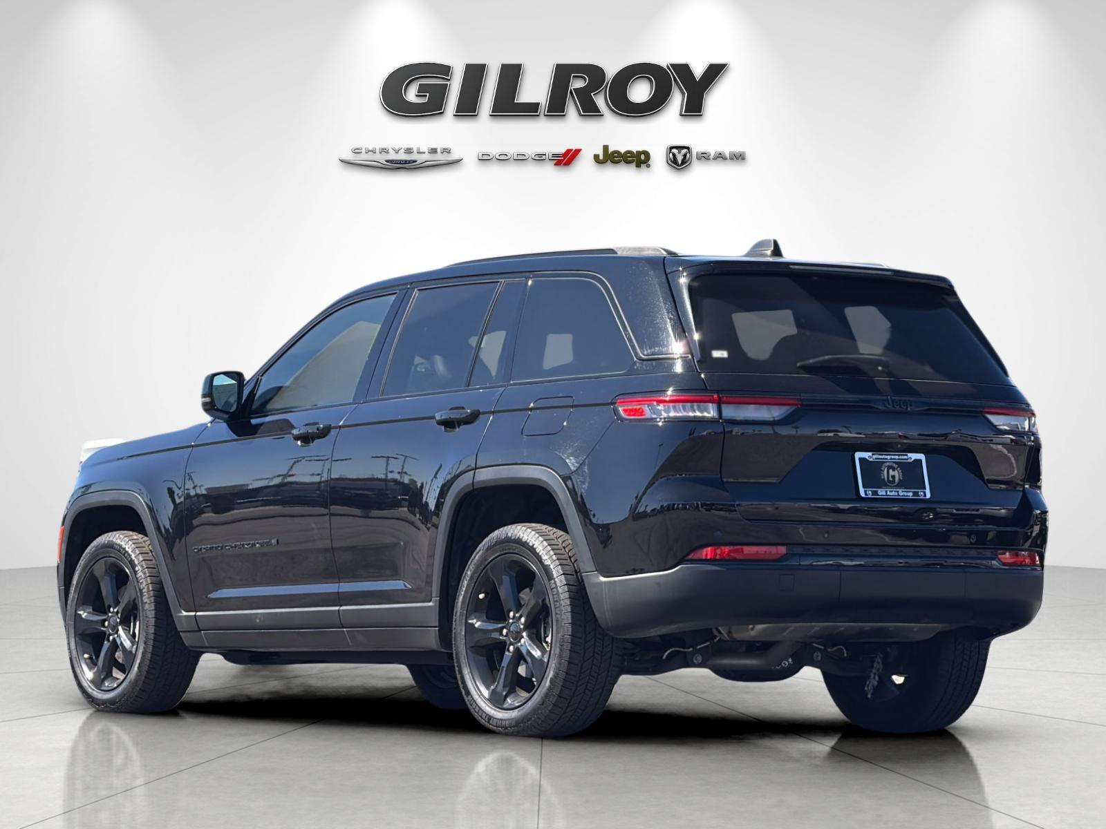 Used 2023 Jeep Grand Cherokee Altitude RWD image 6