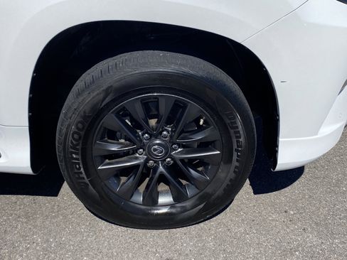 Used 2020 Lexus GX 460 Premium w/ Premium Package image 28